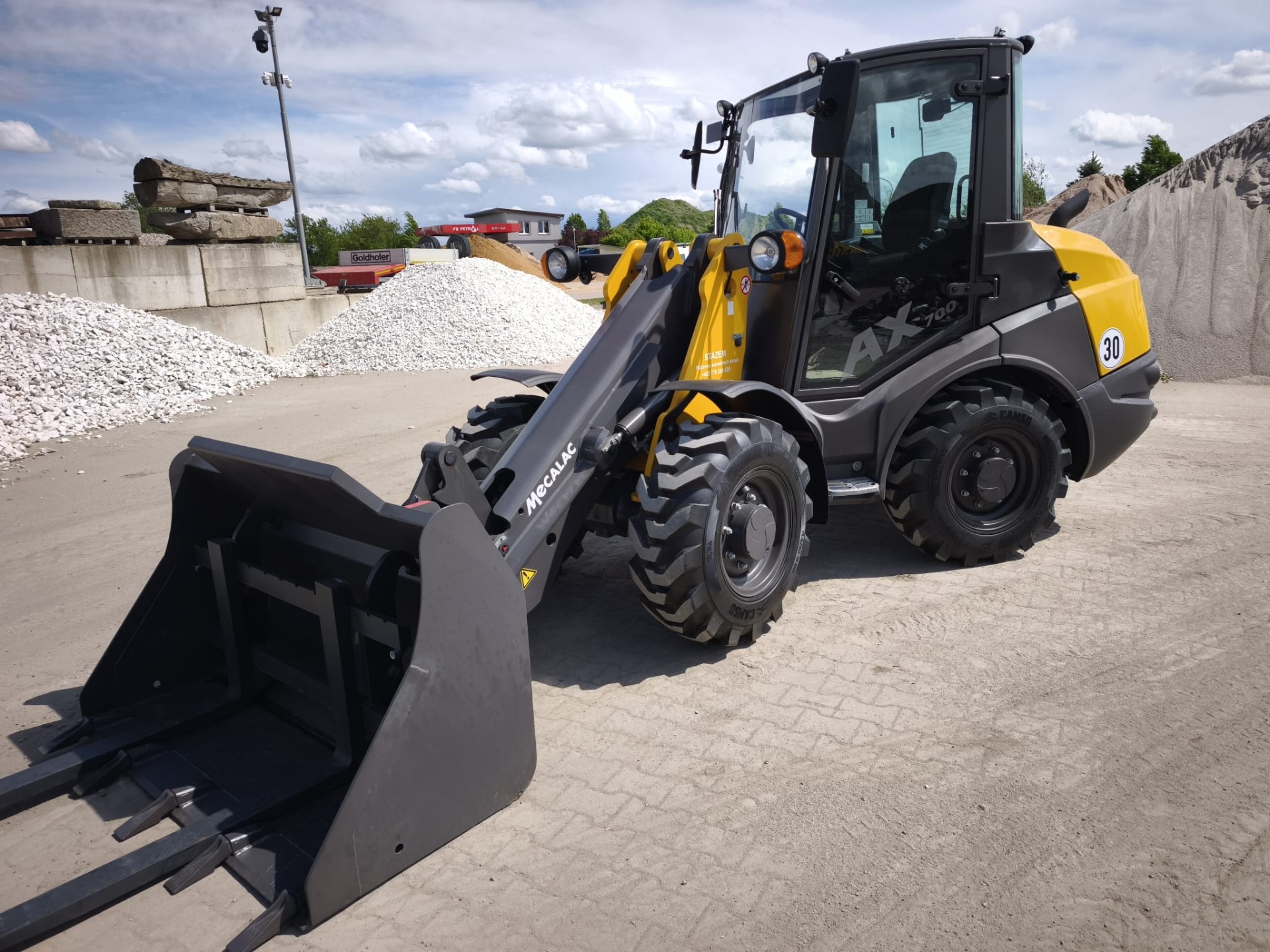 Mecalac AX 700